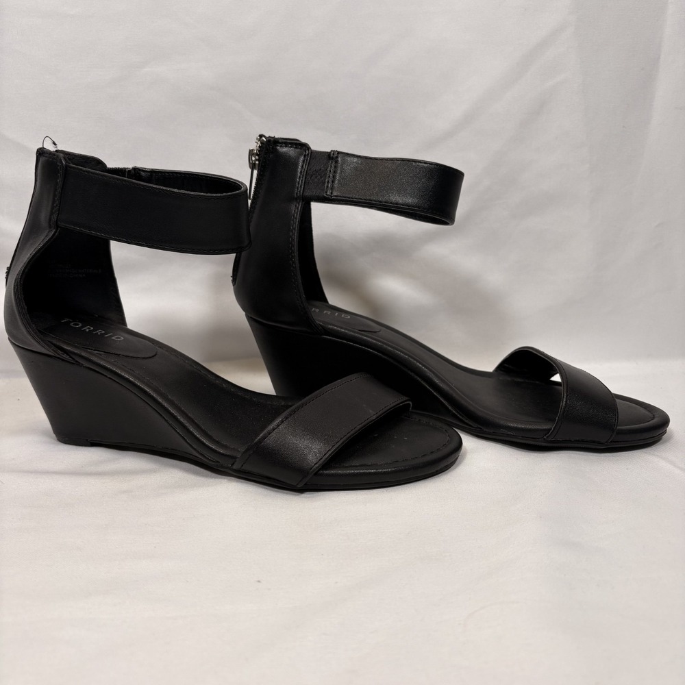 Torrid Womens 9 Strappy Ankle Strap Little Black Sandal Flat Wedge Zipper Wrap